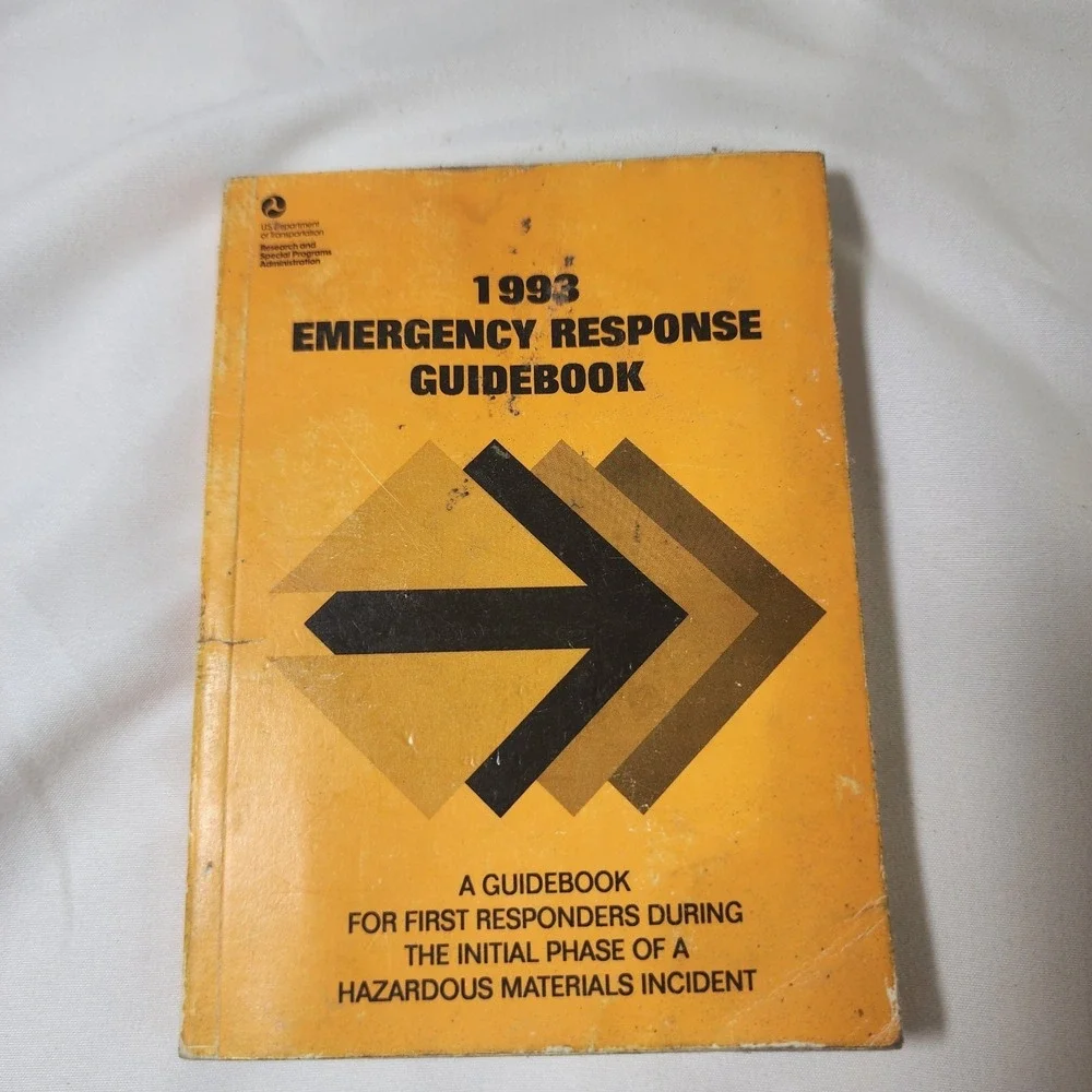 1993 EMERGENCY RESPONCE GUIDE BOOK For Hazardous Materials Incident  #CO987